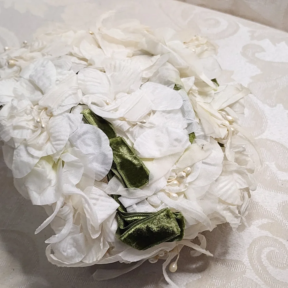 VINTAGE White Floral Hair Fascinator – Old Hollywood Glam Collectible Headpiece - Picture 6 of 9